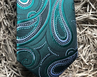 The Paisley Green Necktie: Paisley Pattern Tie for Men, Men’s Gifts, Wedding Ties, Groomsman Gifts  and Gifts for Men, Skinny Tie