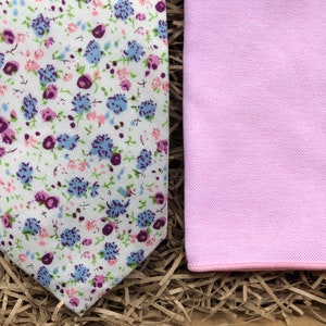 Die blaue Feder Krawatte & rosa Taschenplatz: Floral Krawatte, Leinen Taschenplatz, Hochzeit Krawatte, Trauzeugen, Floral Krawatten, blaue Krawatte, Krawatten für Männer