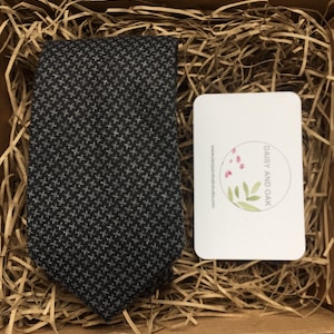 Die Goodwin Creek: Graue Krawatte, Krawatten für Männer, Hochzeit Krawatten, Herren Krawatten, Krawatte, Geschenke für Herren, Groomsmen Geschenke, grau gemusterte Krawatte,