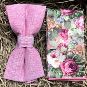 Set med fluga i mörkrosa och rosa asterblommig näsduk