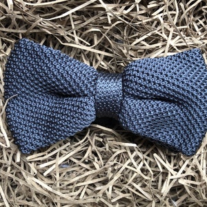 The Wild Rye Bow Tie: Grey Pre-Tied Bow Tie, Grey Knitted Bow Tie, Mens Bow Ties, Knitted Bow Tie, Men&#39;s Gifts, Men&#39;s Bow Ties