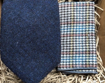 De Bellflower en Arrowgrass: marineblauwe wollen stropdas en geruite wollen pochet, stropdassen voor mannen, trouwstropdassen in slanke en brede breedtes
