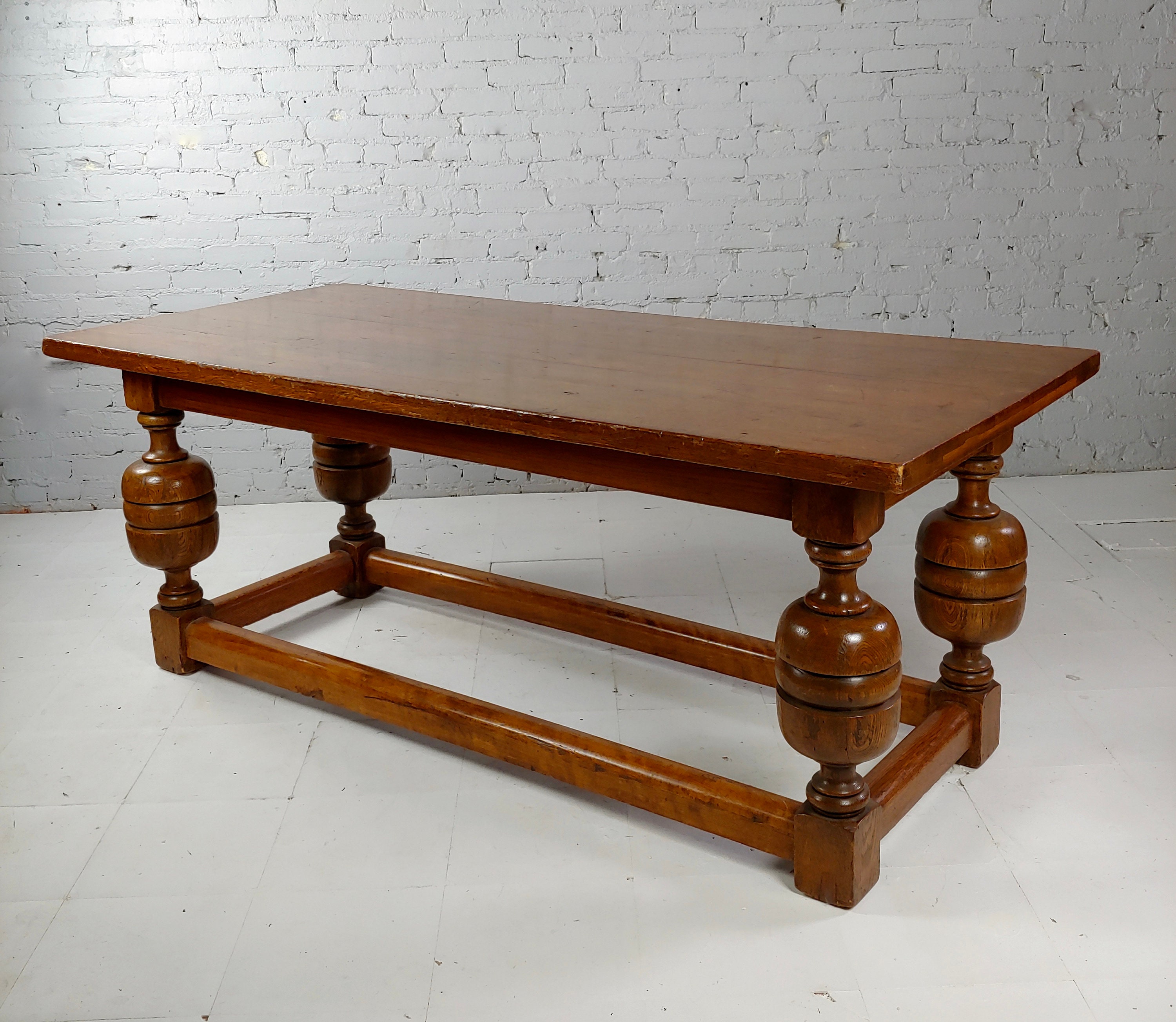 Vintage Colonial-style Deep Red 27 2-Arm Toleware Metal Table