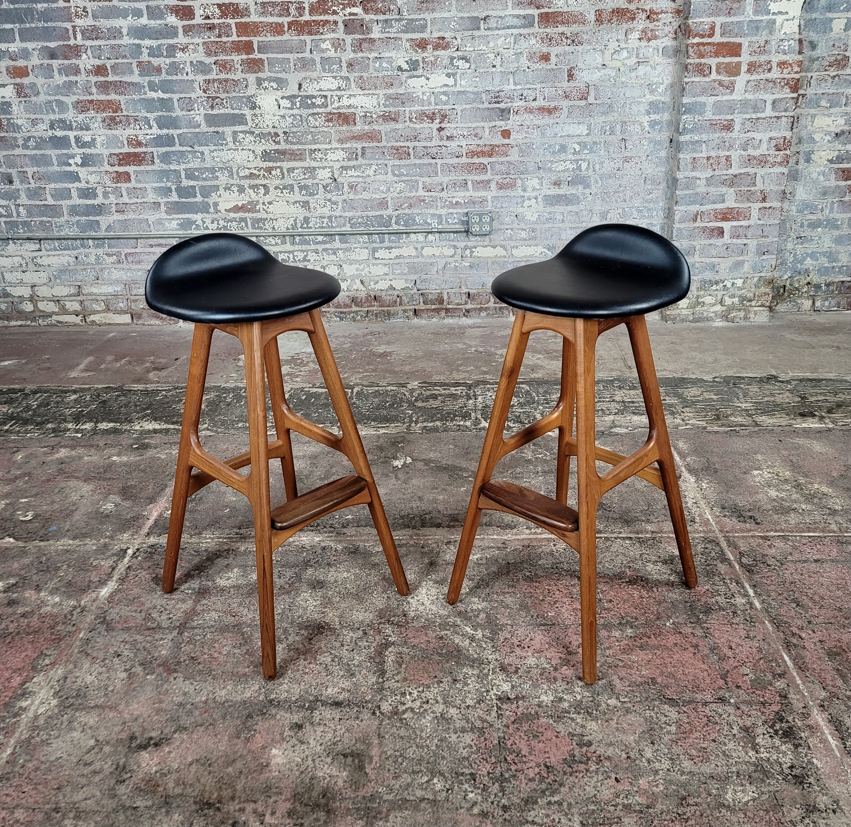 Ensemble de deux tabourets de bar en bois Erik Buch Teck 1960 Danemark