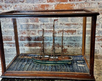 マホガニーガラスケース入り 19 世紀アメリカ帆船 - Etsy 日本
