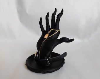 Expositor de joyas con forma de mano de bruja: soporte gótico para collares y anillos