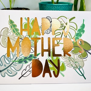 Feuille de Monstera, carte de fête des mères en or rose. Papier découpé. Lettrage à la main. Cadeau unique pour maman. Vide à l'intérieur. Enveloppe incluse.