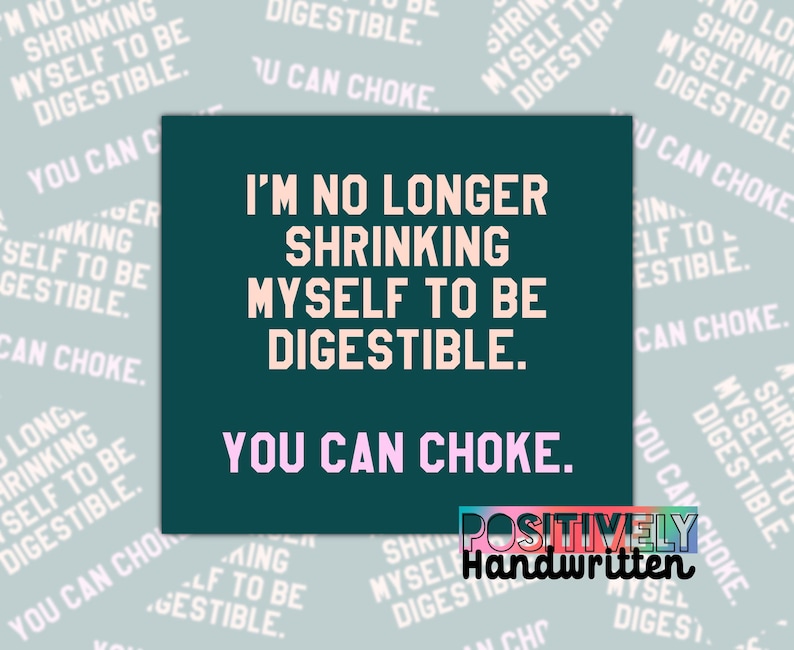 K&ouml;nnte beinhalten: Ein quadratisches, t&uuml;rkisfarbenes Grafikdesign mit dem Text "I'M NO LONGER SHRINKING MYSELF TO BE DIGESTIBLE. YOU CAN CHOKE." in Wei&szlig; und Rosa. Die Worte "POSITIVELY Handwritten" stehen unten in einem Regenbogenverlauf.