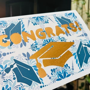 Tarjeta de graduación única. Azul. Regalo hecho a mano, escrito a mano, personalizado, con los colores del colegio. Regalo para ella o él. Te amo.