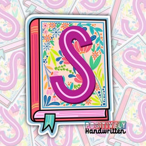 Pegatina floral estética con la inicial S del libro. Monograma de la letra S para Kindle, botella de agua y portátil. Para amantes de la lectura, profesores y bibliotecarios.