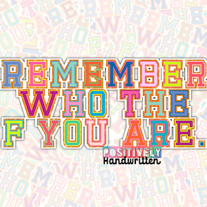 Puede incluir: Una pegatina con el texto REMEMBER WHO THE F YOU ARE en una fuente de estilo universitario multicolor con un borde blanco. Debajo del texto, las palabras POSITIVELY Handwritten aparecen en negro. El fondo es un patrón repetido del texto.