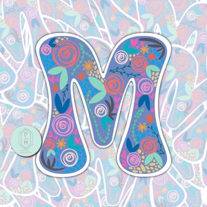 Retro bloemen eerste M-sticker. Letter M monogram sticker. Hydroflask, waterfles, laptopbekersticker. Waterafstotend