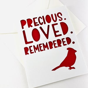 Précieux, aimé, rappelé. Carte de vœux cardinale. Sympathie, en mémoire de. Pour les amis, n’importe quelle occasion. Lettré à la main. Deluxe.