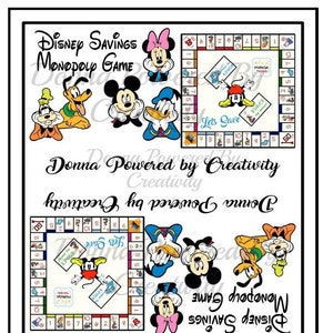 Puede incluir: Un tablero de juego Monopoly Disney Savings colorido con los personajes de Mickey Mouse, Minnie Mouse, Donald Duck, Goofy y Pluto. El tablero tiene un diseño azul y blanco con las palabras "Let's Save" y "Mouse Things" impresas en él.