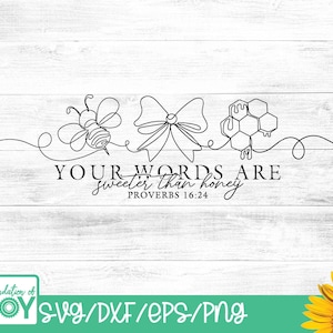 Könnte beinhalten: Schwarz-weiße Strichzeichnung mit Biene, Schleife und Honigwabe, Text: "YOUR WORDS ARE sweeter than honey PROVERBS 16:24". Auf weißem Holzmaserung-Hintergrund.