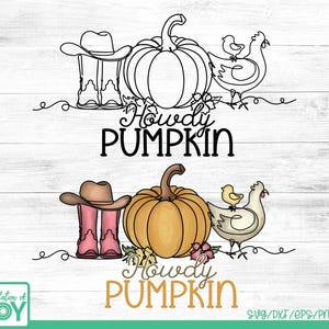 Può includere: Un'immagine digitale che presenta due versioni di un disegno con un cappello da cowboy, stivali, una zucca e una gallina con un pulcino. Il testo Howdy PUMPKIN appare sotto ogni illustrazione. Una versione è un disegno al tratto, l'altra è a colori.