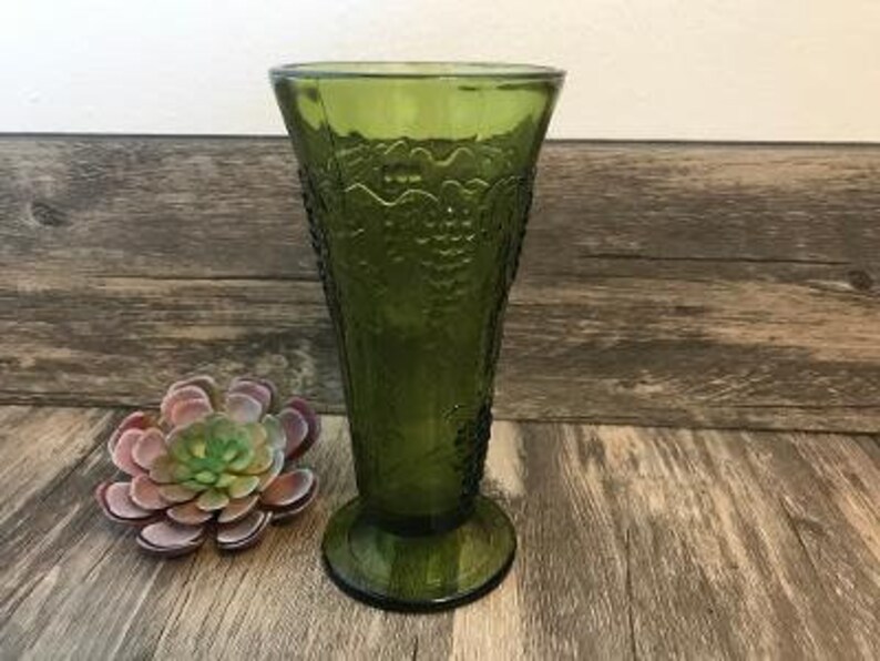Avocado Green Glass Vase/ Vintage Vase/ Colored Glass/ Etsy Sweden