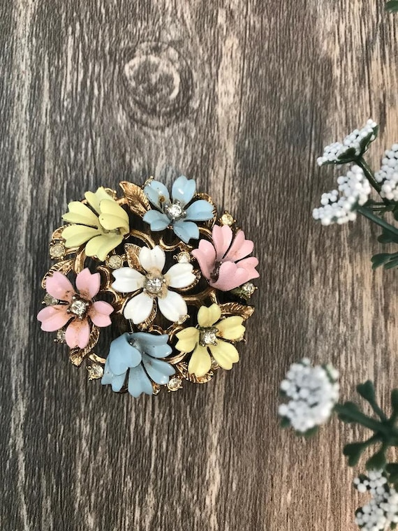 vintage metal flower pin with rhinestones - image 1