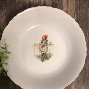 vintage Holly Hobbie &quot;Girl With Rose&quot; pattern/ 7.5&quot; soup bowl/ 1975