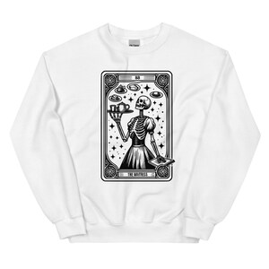 De serveerster grappige tarotkaart unisex sweater / skeletserver met dienblad / cadeau voor ober