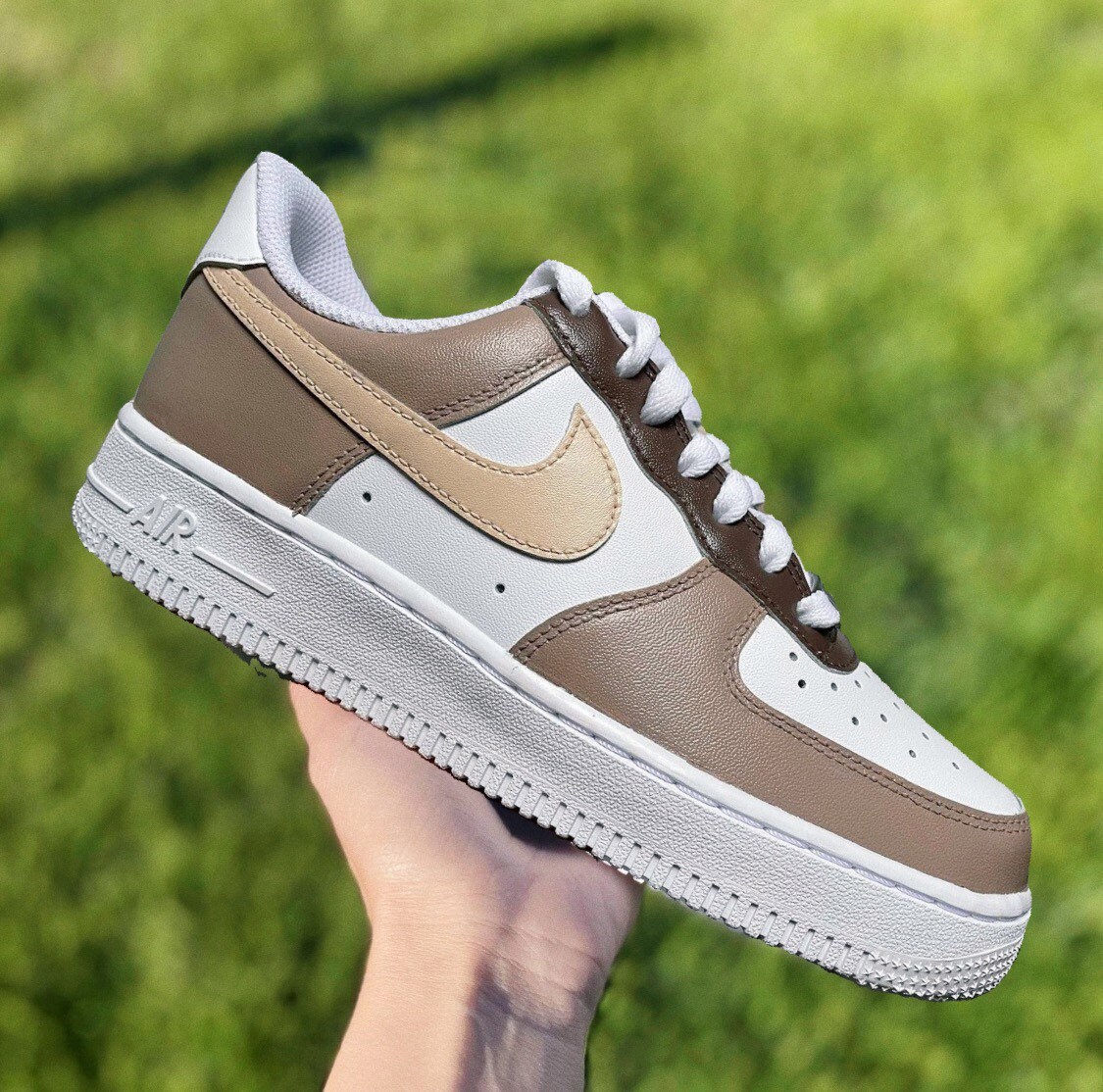 dark brown on beige af1