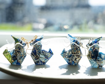 Pendientes de origami de dragón Chiyogami azul: arte de papel japonés