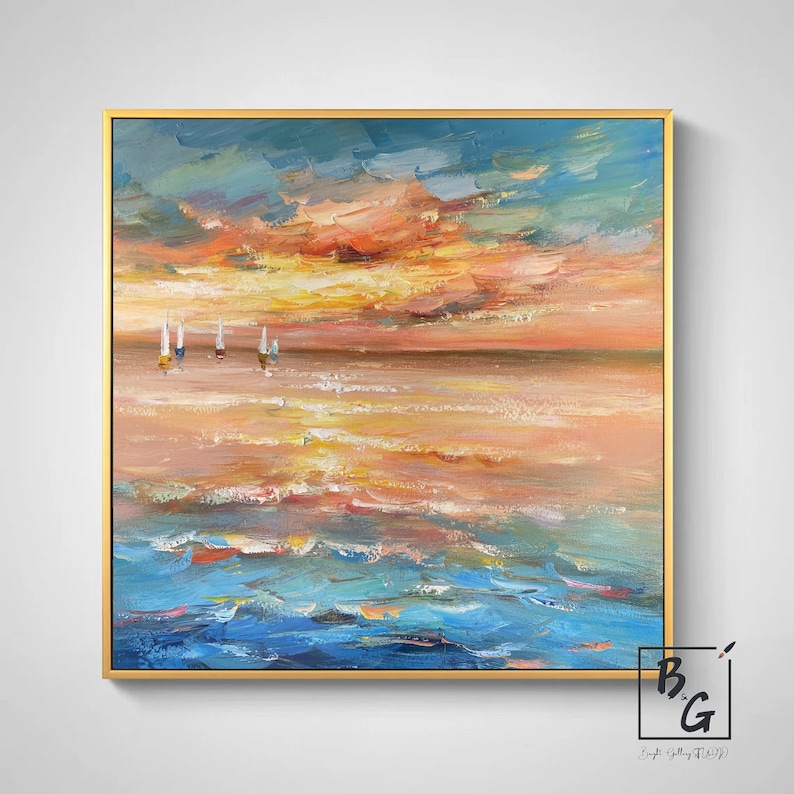 Puede incluir: Una pintura de un paisaje mar&iacute;timo con una puesta de sol en el fondo. La pintura presenta un cielo azul y naranja con algunos veleros blancos en la distancia. El agua es de un azul profundo con olas blancas.