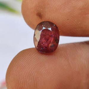 Natürlicher roter Rubin Edelstein, unbehandelter Madagaskar Rubin Edelstein, transparenter Rubin für Geschenk und Schmuckherstellung, 9x7.2x5.6 mm, 3,68 Karat