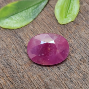 Naturlig lila röd rubin ädelsten, obehandlad rubin ädelsten, fasetterad rubin för smyckestillverkning, 14×10,5×5,9 mm, 8,20 karat