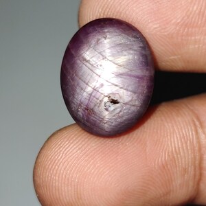 Naturlig röd stjärnrubin-cabochon, obehandlad vass stjärnrubin-ädelsten, indisk stjärnrubin-cabochon, 17,9x14,2x7,8 mm, 22,95 karat
