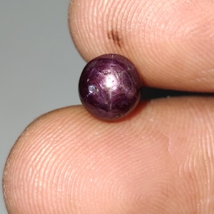 Naturlig lila röd stjärnrubin cabochon, obehandlad lös stjärnrubin ädelsten, indisk stjärnrubin cabochon, 7x6,1 mm, 3,40 karat