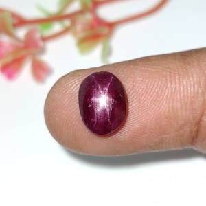 Natürlicher roter Sternrubincabochon, natürlicher Sternrubinedelstein, unbehandelter loser Sternrubincabochon, 10 × 7,7 × 4,8 mm, 4,45 Karat