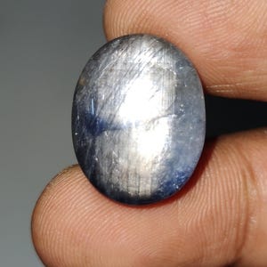 Natürlicher 12 Strahlen Blauer Sternsaphir Cabochon, einzigartiger Sternsaphir Edelstein, Medagaskar-Sternsaphirstein, 19.8 × 15.3 × 6.5 mm, 23.90 Karat