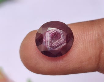 Rubis rouge géométrique, Pierre rubis rouge non traitée, Rubis à facettes uniques pour la fabrication de bijoux, 11,6 x 11 x 6,5 mm, 8,75 carats