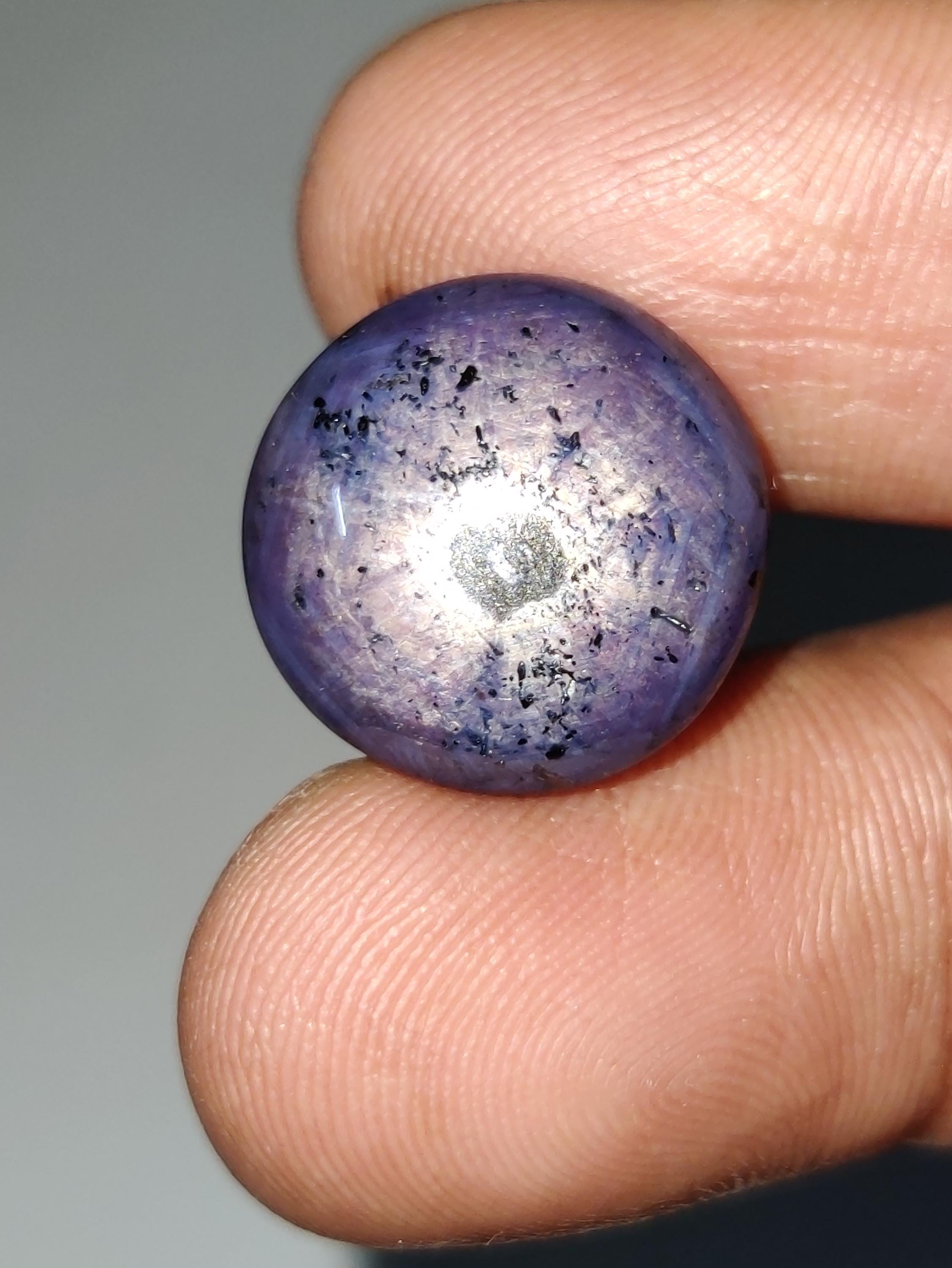 天然スタートラピチェサファイアカボション、スターパープルサファイアカボション、ルーススターサファイア宝石、16.2×8.8 mm、27.20カラット