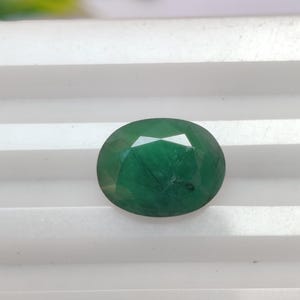 Rijke groene Zambiaanse smaragd edelsteen, gefacetteerde smaragd losse edelsteen, groene smaragd voor het maken van sieraden, 102 x 9,2 x 5 mm, 3,95 karaat