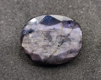 8.9ct ブラッドショット アイオライト サンストーン、コンフェッティ