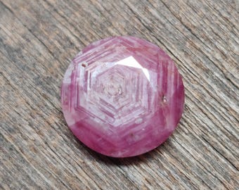 Rubis à facettes à motif géométrique, Rubis rouge unique, Rubis à facettes pour la fabrication de bijoux, 13,5 × 6,5 mm, 11 carats