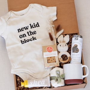 Deluxe Baby Gift Basket, New Mom & Baby Gift Box for Women After Birth Postpartum Care Package, Push Present, Newborn Boys, Girls, Unisex