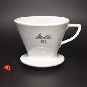 Melitta kaffefilter nr 102 / 4-håls / Porslinskaffebryggare / Vintage / 10,5 cm hög / 1960-talet / Mitten av århundradet / Frukostset