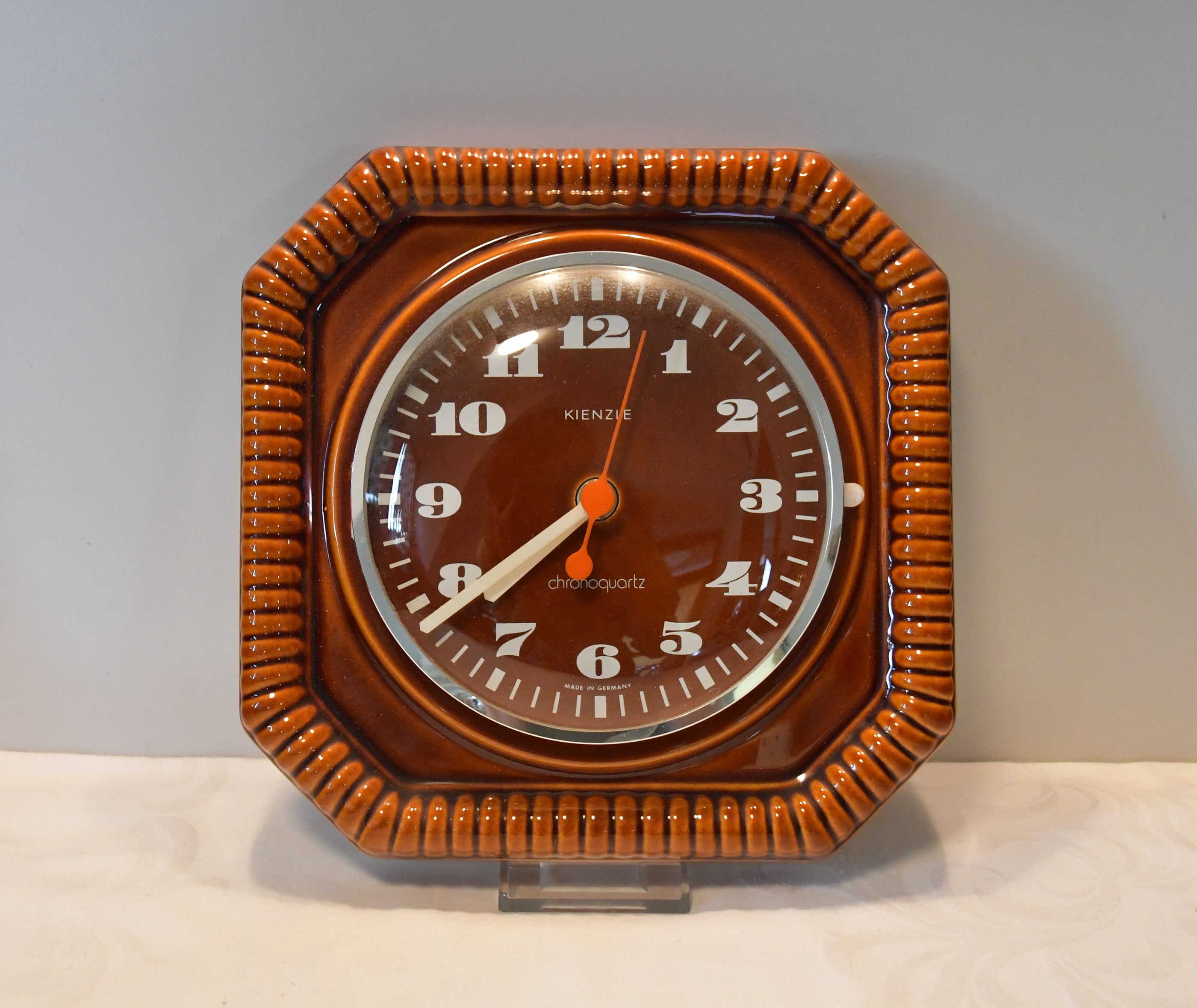 Kienzle Chronoquartz Germany wall clock / ceramic housing / 22.5 x 22.5 cm / battery operated / kitchen clock / 60s 70s / vintage / retro / cult