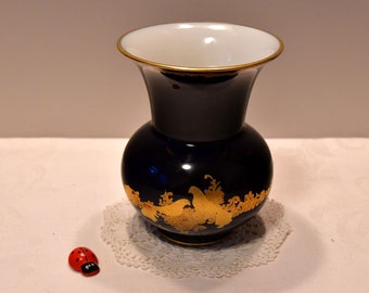 Vase von AK Kaiser "Andante" / Porzellan / Kobaltblau / 12,5cm hoch / 60er 70er / Blumenvase / Golddekor / Tauben / Vintage / Retro