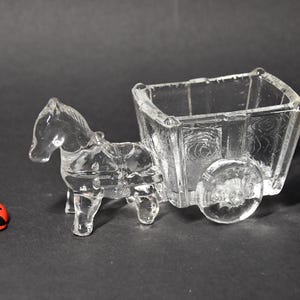 uroczy wóz konny firmy WMF wykonany z tłoczonego szkła / saliere / pojemnik na przyprawy / uchwyt na wykałaczki / lata 70. / dekoracja wnętrz / dekoracja stołu / vintage / shabby