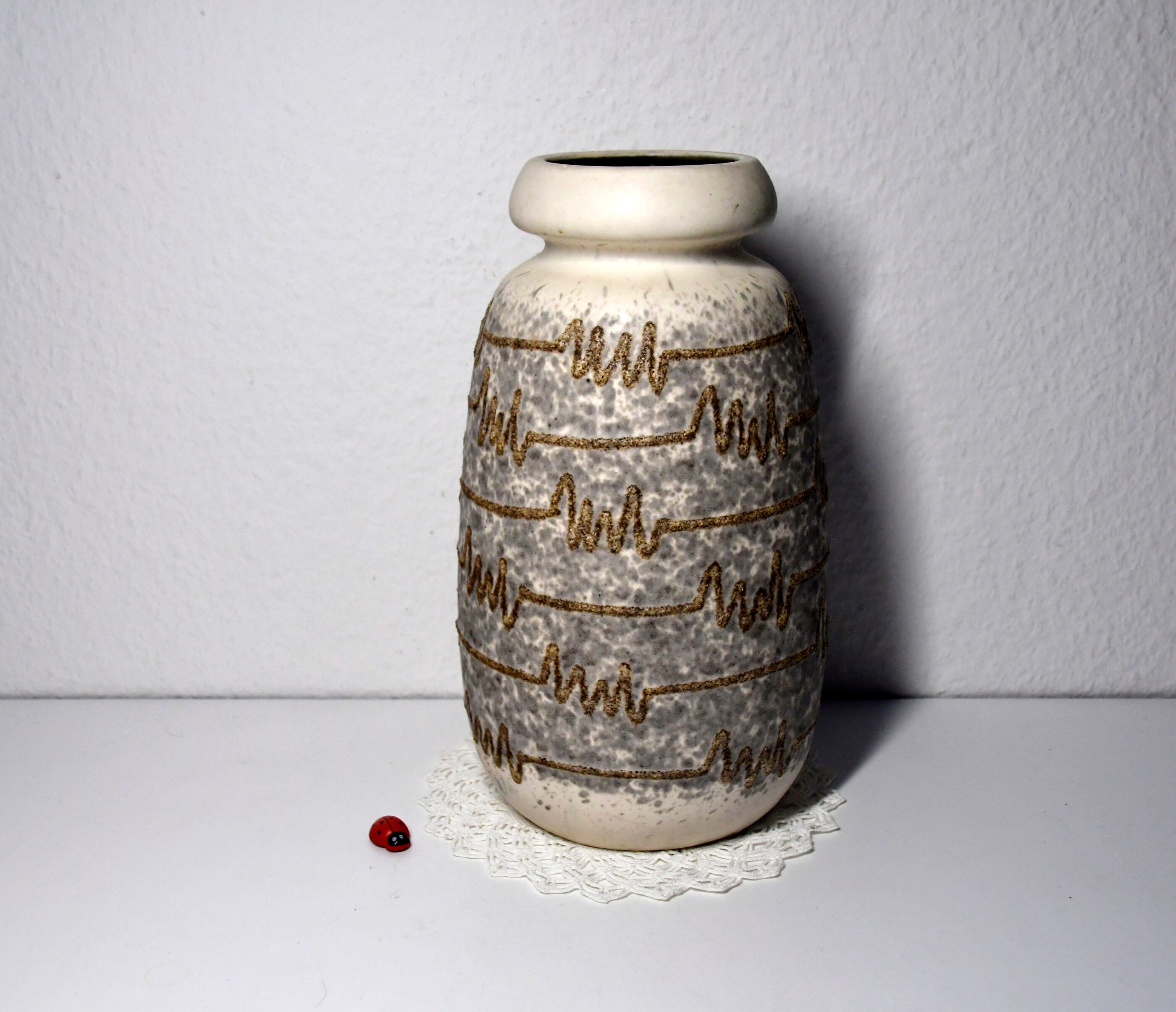Ceramic vase 2804 by VEB Haldensleben / GDR Ostalgie / "heartbeat" / 23.5 cm high / 70s / Vintage / Home decoration / Table decoration / Fat Lava