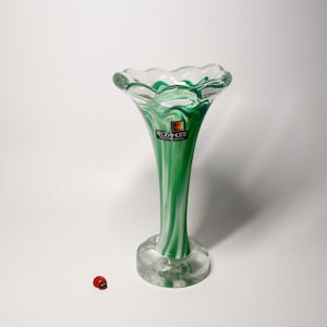 Bellissimo vaso da fiori di Regenhütte / cristallo soffiato a bocca / altezza 21,5 cm / anni '80 / vintage / decorazione da tavola / soffiatura del vetro / flower power