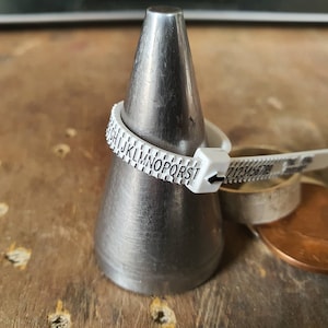 Plastic verstelbare UK Ring Sizer (gratis, wordt geleverd met een cadeaubon voor gebruik in onze winkel)