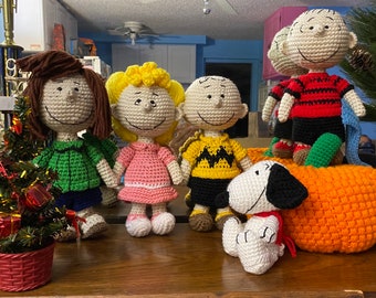 Crochet Snoopy, Woodstock, Charlie Brown and friends