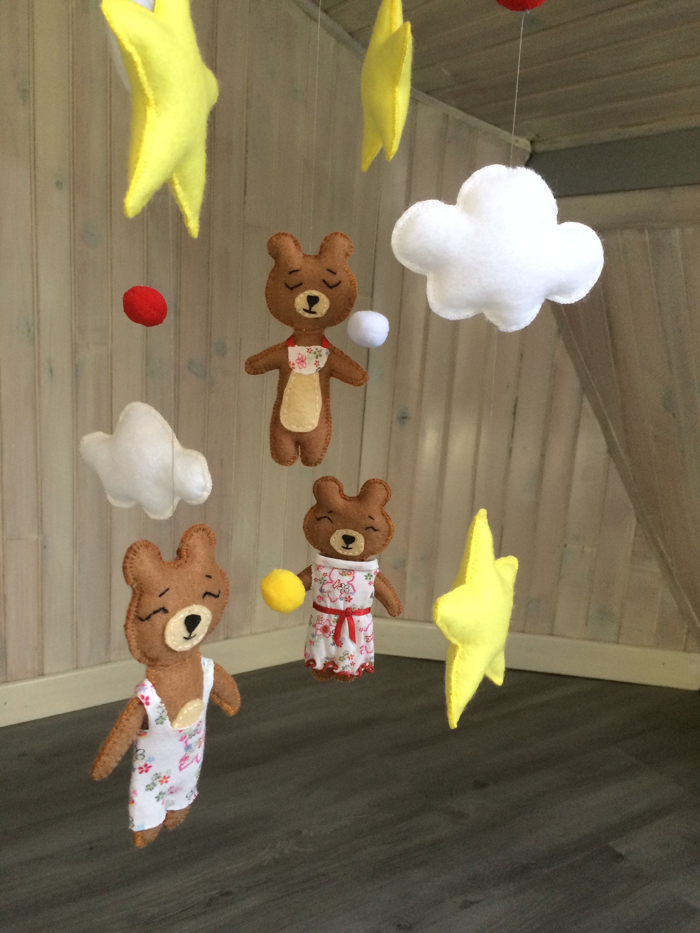 Petit Ours Brun. Mobile Bébé, Décoration, Nature, Ours, Etoile, Nuage, Famille Ours