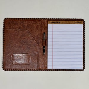 Portafolio grande de cuero genuino con bloc de notas legal y bolsillo para tarjetas de presentación, color marrón craquelado