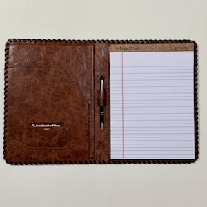 Portafolio grande de cuero genuino con bloc de notas legal y bolsillo para tarjetas de presentación, color marrón craquelado
